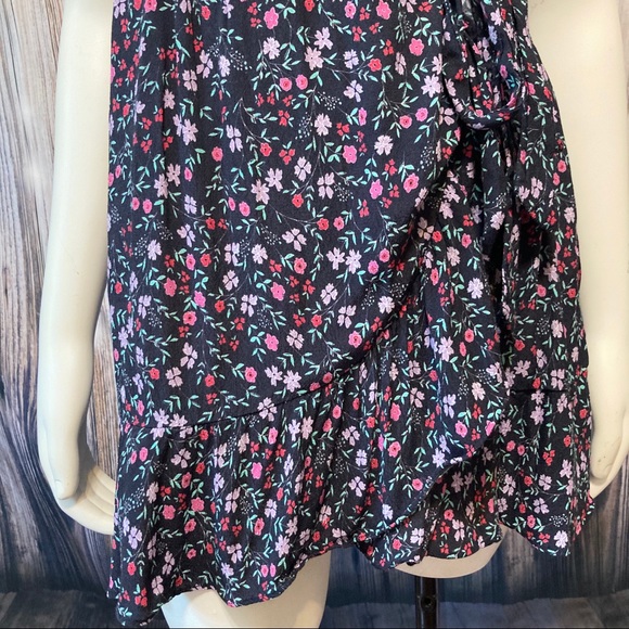 Lovers & Friends Wrap Top - Picture 3 of 12